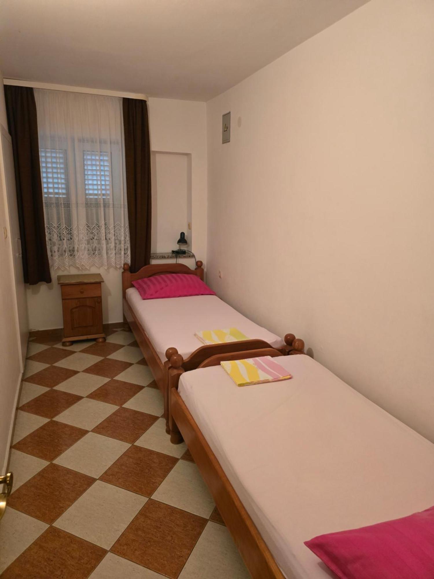 Apartments Mladenka Senj  Luaran gambar