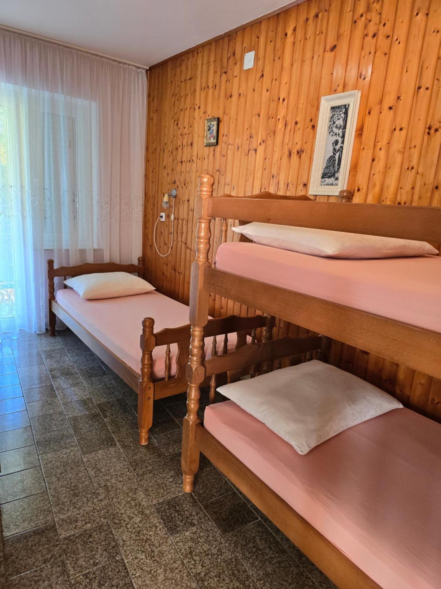 Apartments Mladenka Senj  Luaran gambar