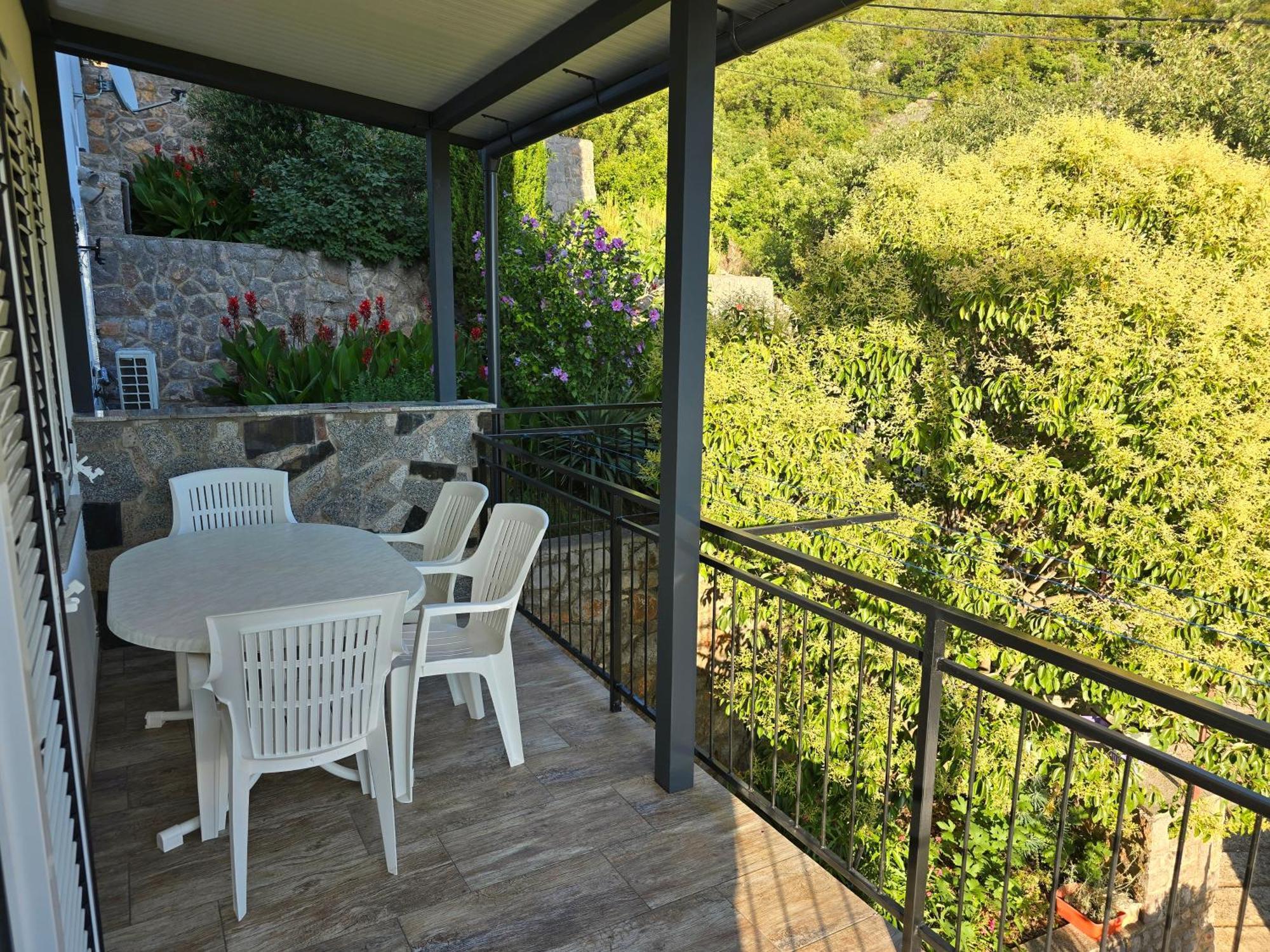 Apartments Mladenka Senj  Luaran gambar