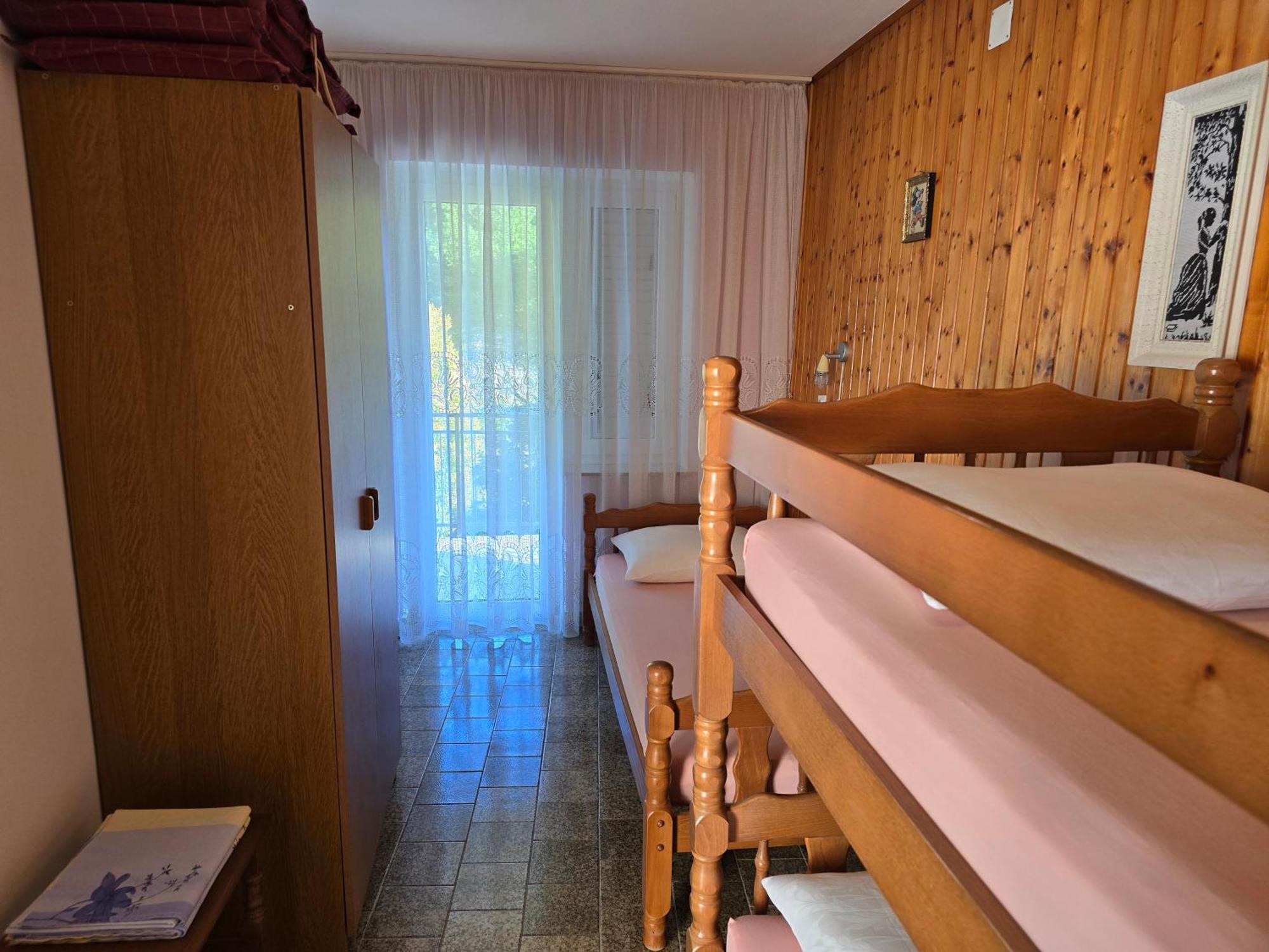Apartments Mladenka Senj  Luaran gambar
