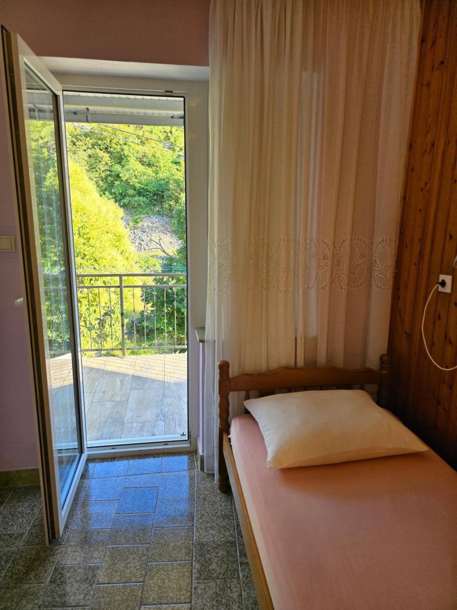 Apartments Mladenka Senj  Luaran gambar
