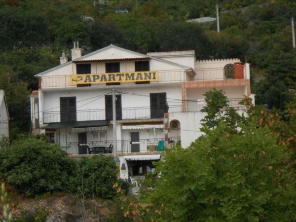 Apartments Mladenka Senj  Luaran gambar