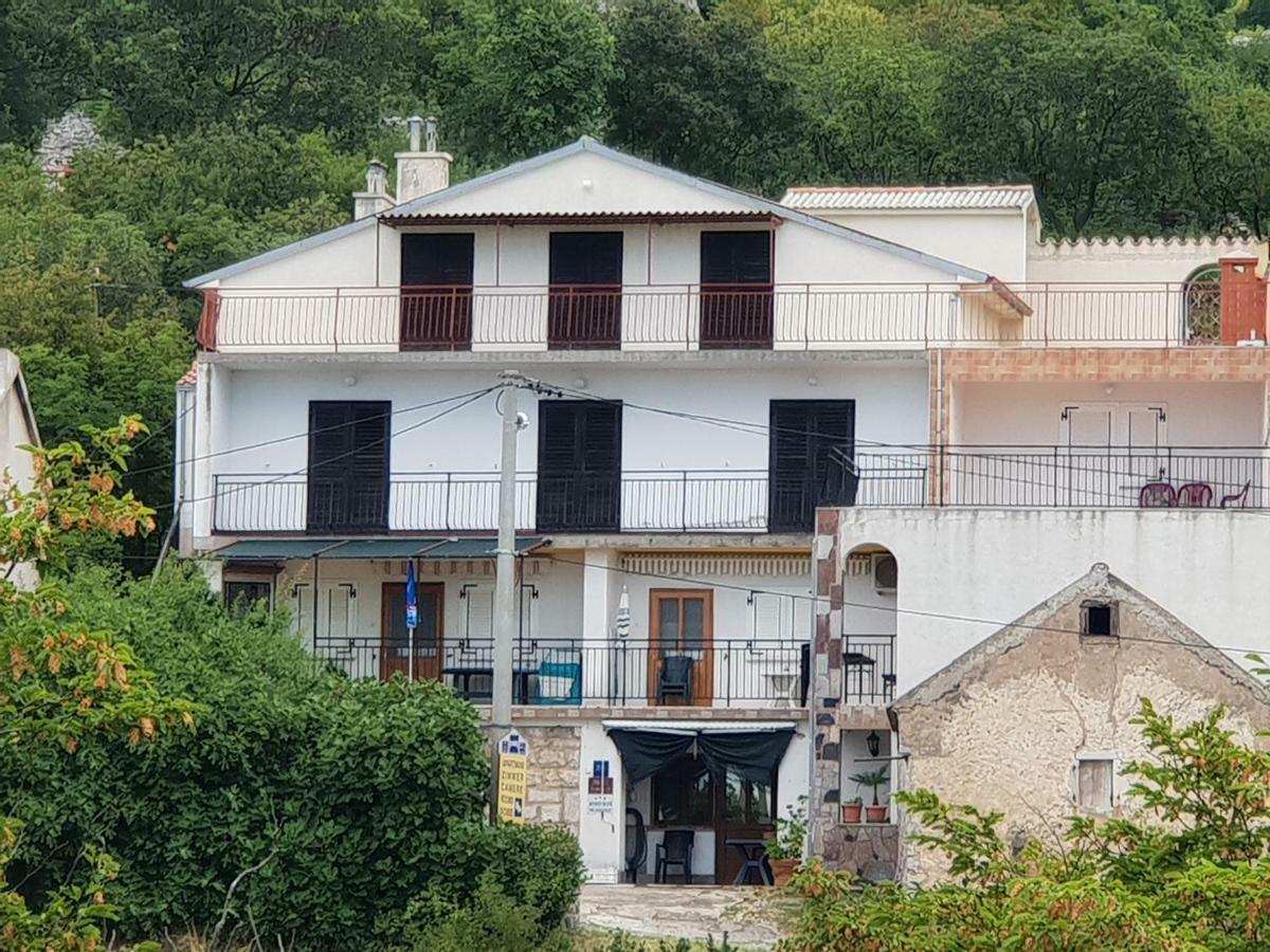 Apartments Mladenka Senj  Luaran gambar
